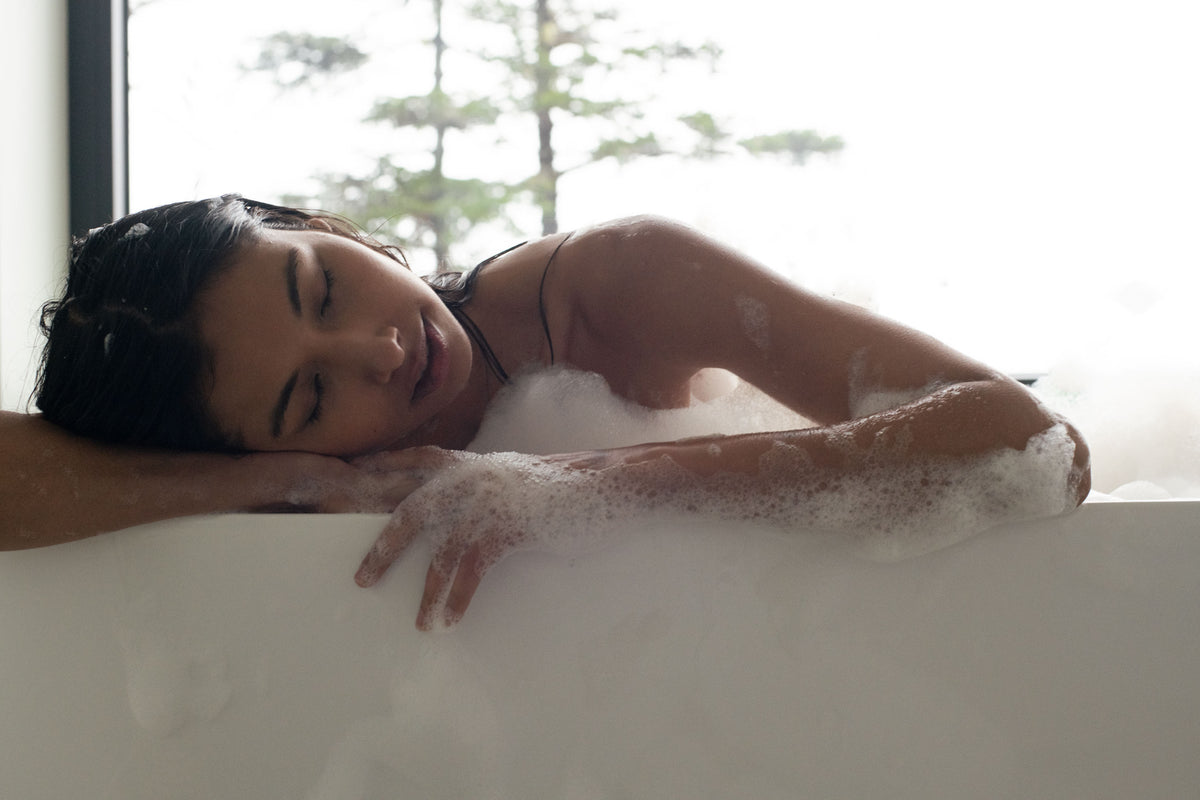 7 Nourishing Benefits of a Bath – Merge