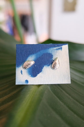 Mini Mussel Studs